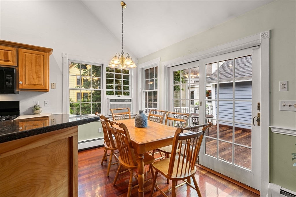 Newburyport, Massachusetts, 01950, United States, 3 Bedrooms Bedrooms, ,2 BathroomsBathrooms,Residential,Active,1922344