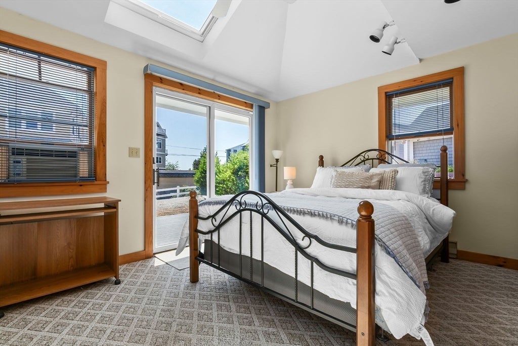 Newburyport, Massachusetts, 01950, United States, 2 Bedrooms Bedrooms, ,1 BathroomBathrooms,Residential,Active,1920272