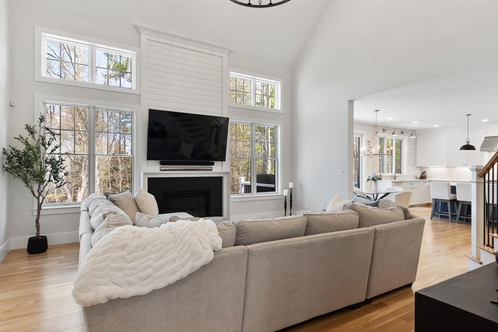 Hopkinton, Massachusetts, 01748, United States, 4 Bedrooms Bedrooms, ,6 BathroomsBathrooms,Residential,Active,2044538