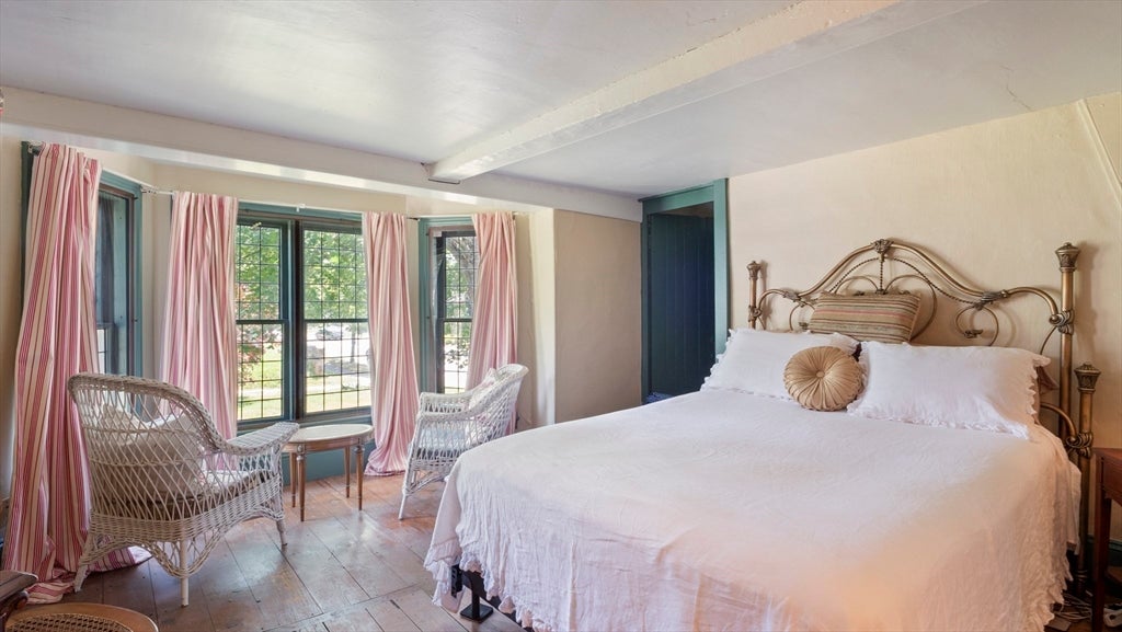 Newbury, Massachusetts, 01951, United States, 5 Bedrooms Bedrooms, ,3 BathroomsBathrooms,Residential,Active,1945051