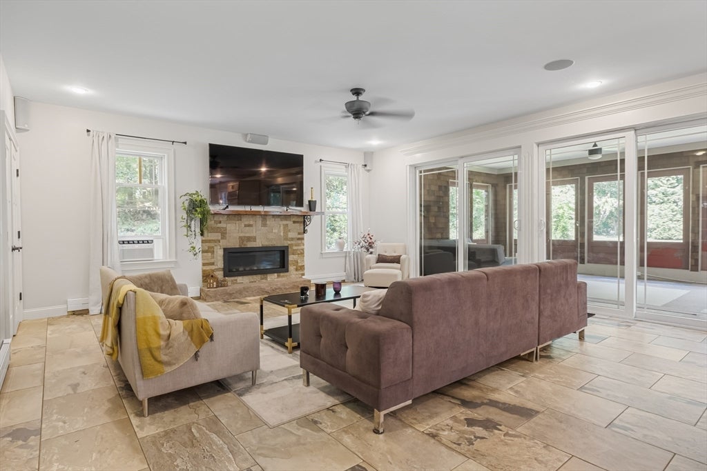 Woburn, Massachusetts, 01801, United States, 5 Bedrooms Bedrooms, ,5 BathroomsBathrooms,Residential,Active,1922298