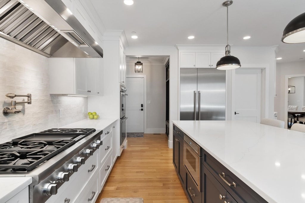 Hopkinton, Massachusetts, 01748, United States, 4 Bedrooms Bedrooms, ,6 BathroomsBathrooms,Residential,Active,2044538