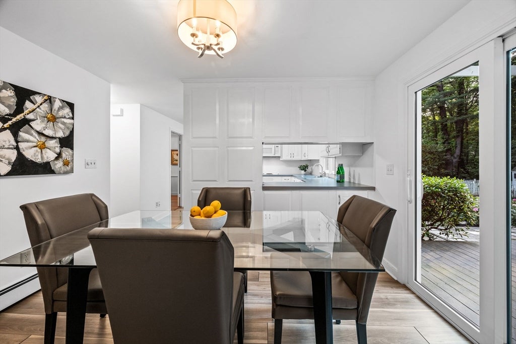 Boxford, Massachusetts, 01921, United States, 3 Bedrooms Bedrooms, ,4 BathroomsBathrooms,Residential,Active,1990670