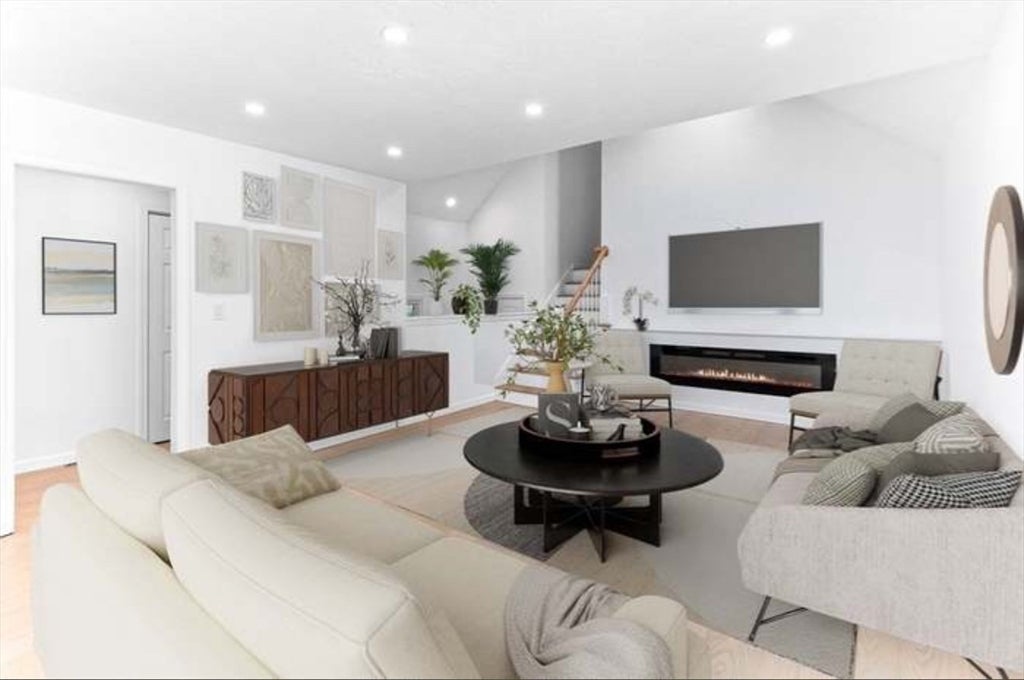 Easton, Massachusetts, 02375, United States, 5 Bedrooms Bedrooms, ,3 BathroomsBathrooms,Residential,Active,1954420