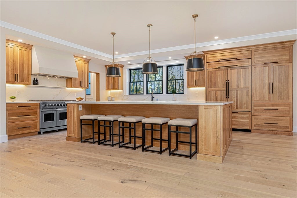 Newburyport, Massachusetts, 01950, United States, 4 Bedrooms Bedrooms, ,6 BathroomsBathrooms,Residential,Active,2043835