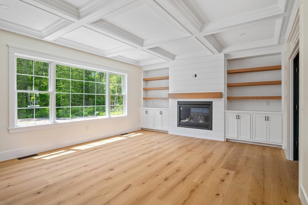 Lincoln, Rhode Island, 02865, United States, ,3 BathroomsBathrooms,Residential,Active,1843459