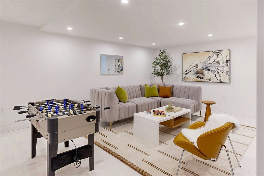 Cambridge, Massachusetts, 02141, United States, 4 Bedrooms Bedrooms, ,5 BathroomsBathrooms,Residential,Active,1945450