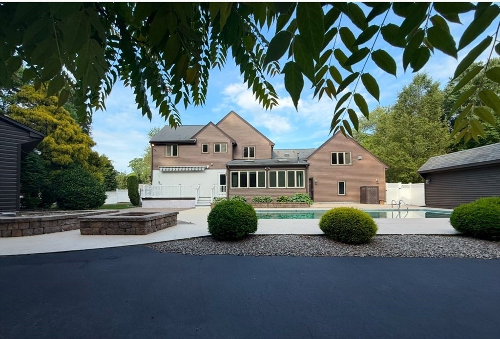 Easton, Massachusetts, 02375, United States, 5 Bedrooms Bedrooms, ,3 BathroomsBathrooms,Residential,Active,1954420