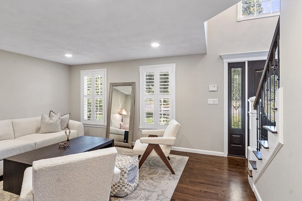 Middleton, Massachusetts, 01949, United States, 4 Bedrooms Bedrooms, ,4 BathroomsBathrooms,Residential,Active,1941131