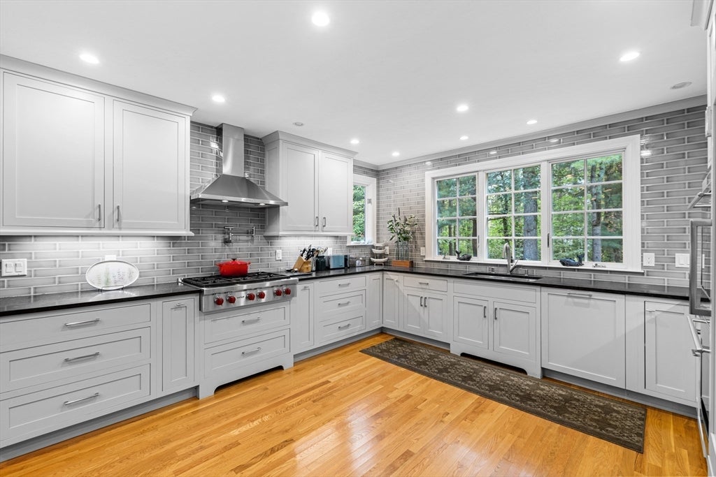 Norwell, Massachusetts, 02061, United States, 4 Bedrooms Bedrooms, ,4 BathroomsBathrooms,Residential,Active,1952760