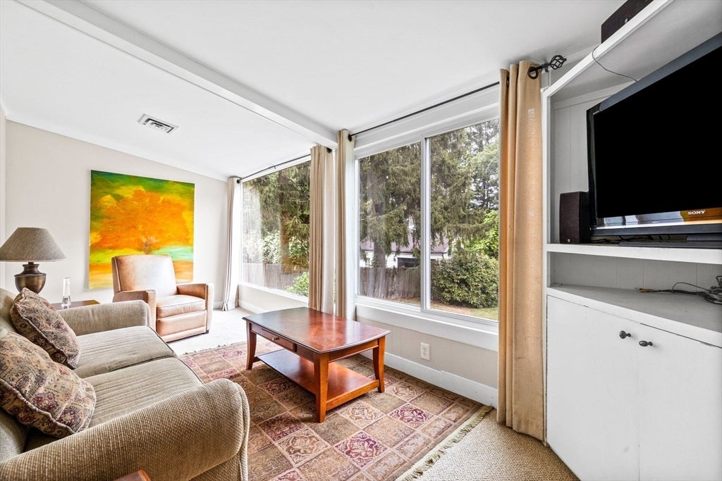 Andover, Massachusetts, 01810, United States, 5 Bedrooms Bedrooms, ,4 BathroomsBathrooms,Residential,Active,1934816