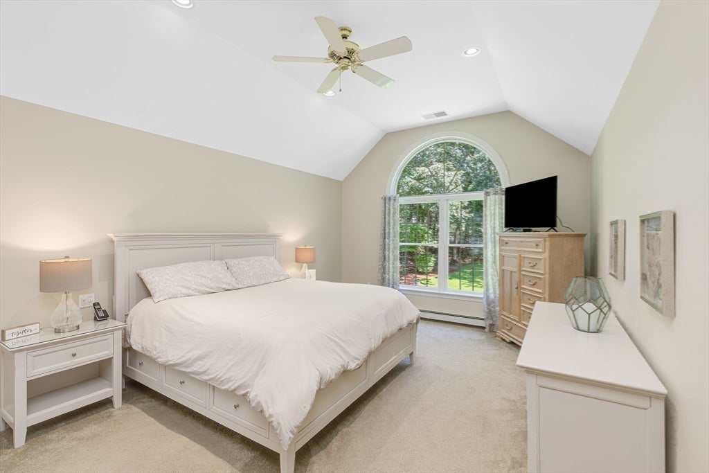 Ipswich, Massachusetts, 01938, United States, 4 Bedrooms Bedrooms, ,3 BathroomsBathrooms,Residential,Active,1922346