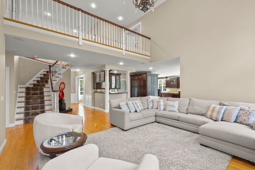 North Attleboro, Massachusetts, 02760, United States, 5 Bedrooms Bedrooms, ,6 BathroomsBathrooms,Residential,Active,1934825