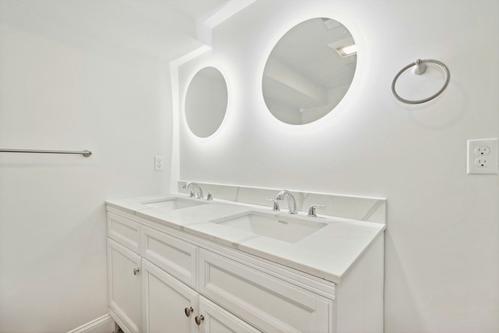 Cambridge, Massachusetts, 02138, United States, 4 Bedrooms Bedrooms, ,4 BathroomsBathrooms,Residential,Active,1905089