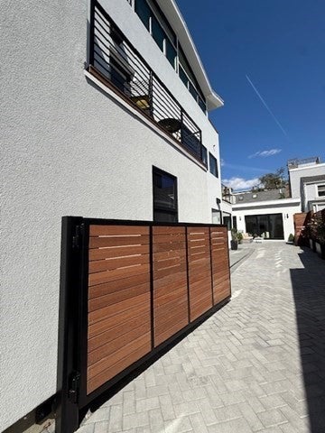 Cambridge, Massachusetts, 02141, United States, 4 Bedrooms Bedrooms, ,5 BathroomsBathrooms,Residential,Active,1945450