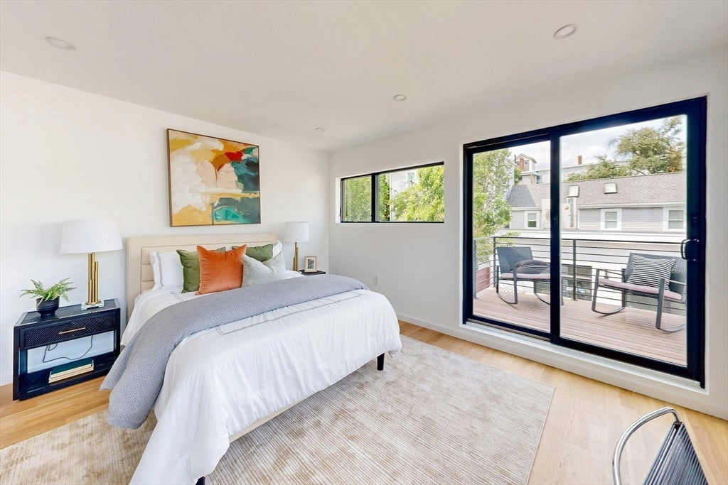 Cambridge, Massachusetts, 02141, United States, 4 Bedrooms Bedrooms, ,5 BathroomsBathrooms,Residential,Active,1945450