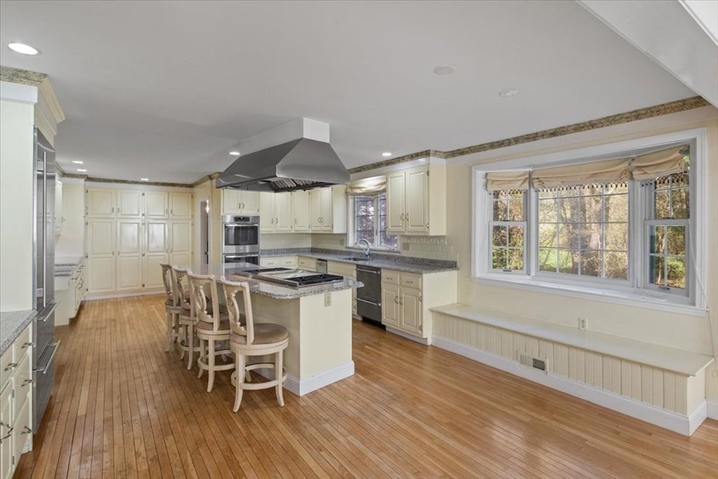 Medfield, Massachusetts, 02052, United States, 5 Bedrooms Bedrooms, ,4 BathroomsBathrooms,Residential,Active,1790178