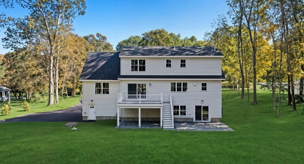 Topsfield, Massachusetts, 01983, United States, 4 Bedrooms Bedrooms, ,3 BathroomsBathrooms,Residential,Active,1962184