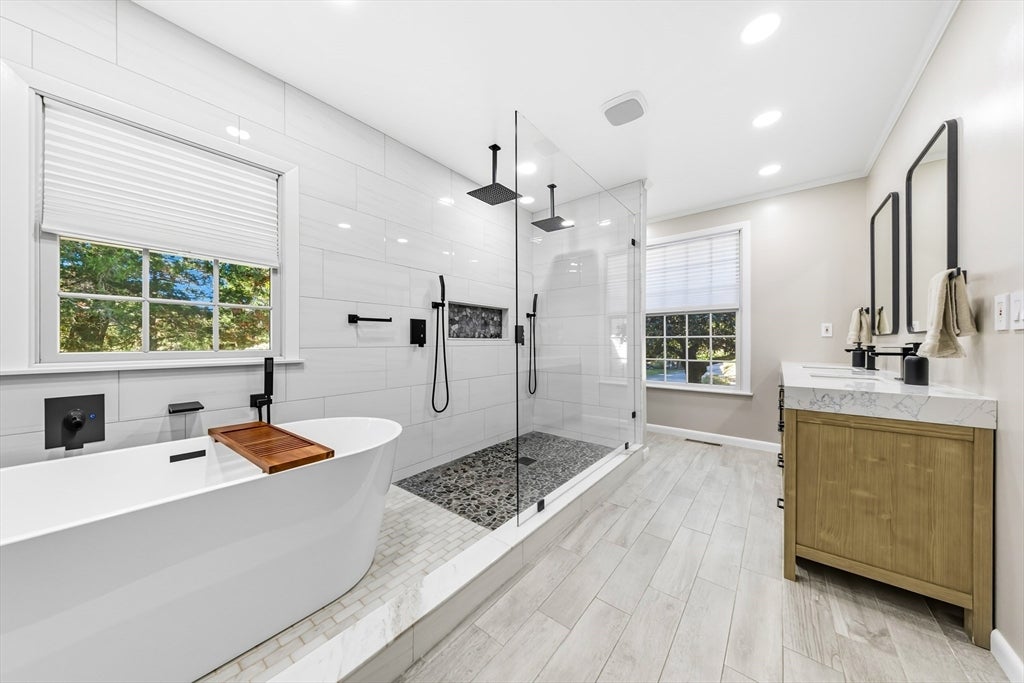 Smithfield, Rhode Island, 02917, United States, 3 Bedrooms Bedrooms, ,2 BathroomsBathrooms,Residential,Active,1963267