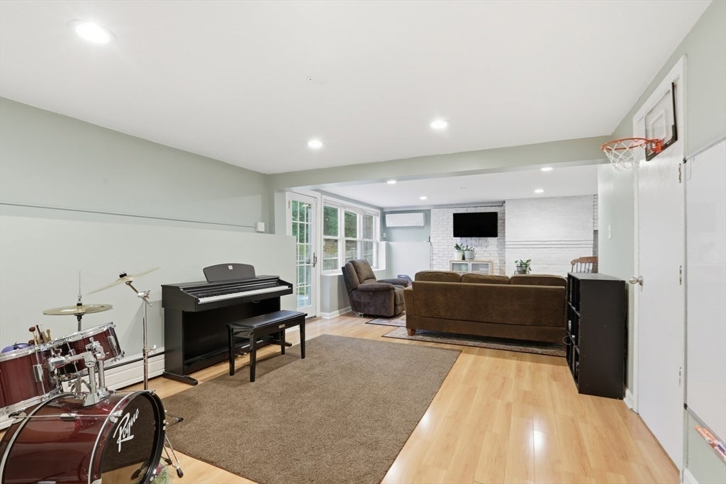 Lexington, Massachusetts, 02420, United States, 5 Bedrooms Bedrooms, ,4 BathroomsBathrooms,Residential,Active,1973324