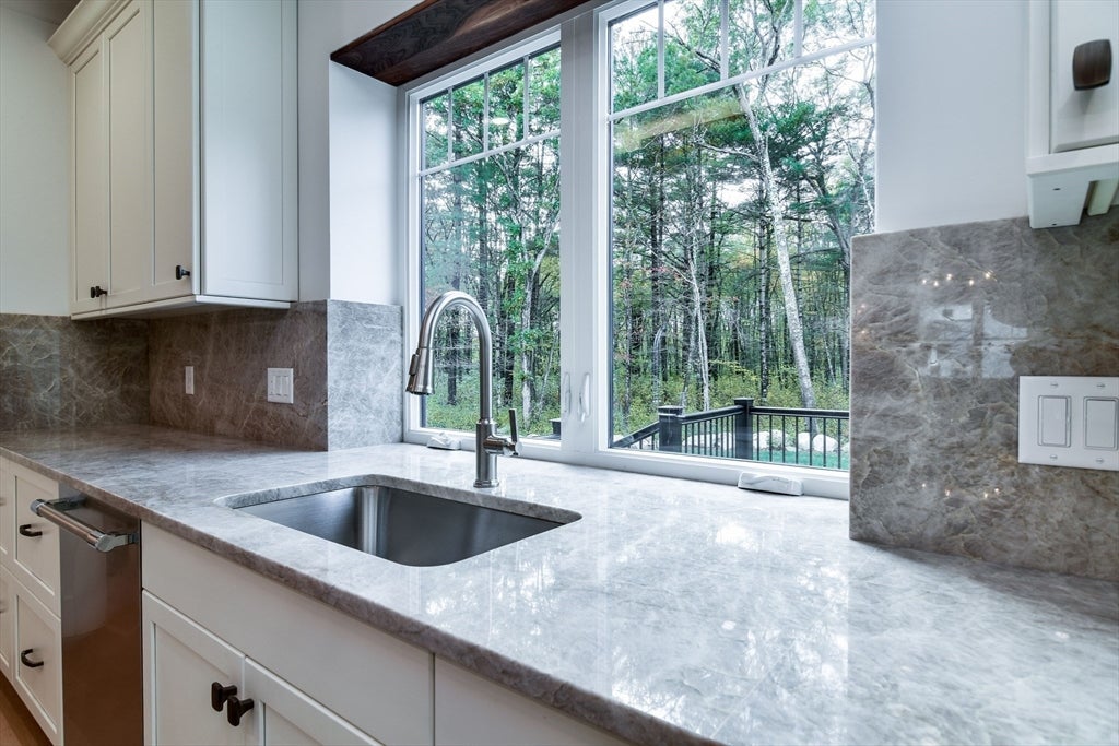 Hopkinton, Massachusetts, 01748, United States, 5 Bedrooms Bedrooms, ,6 BathroomsBathrooms,Residential,Active,1990661