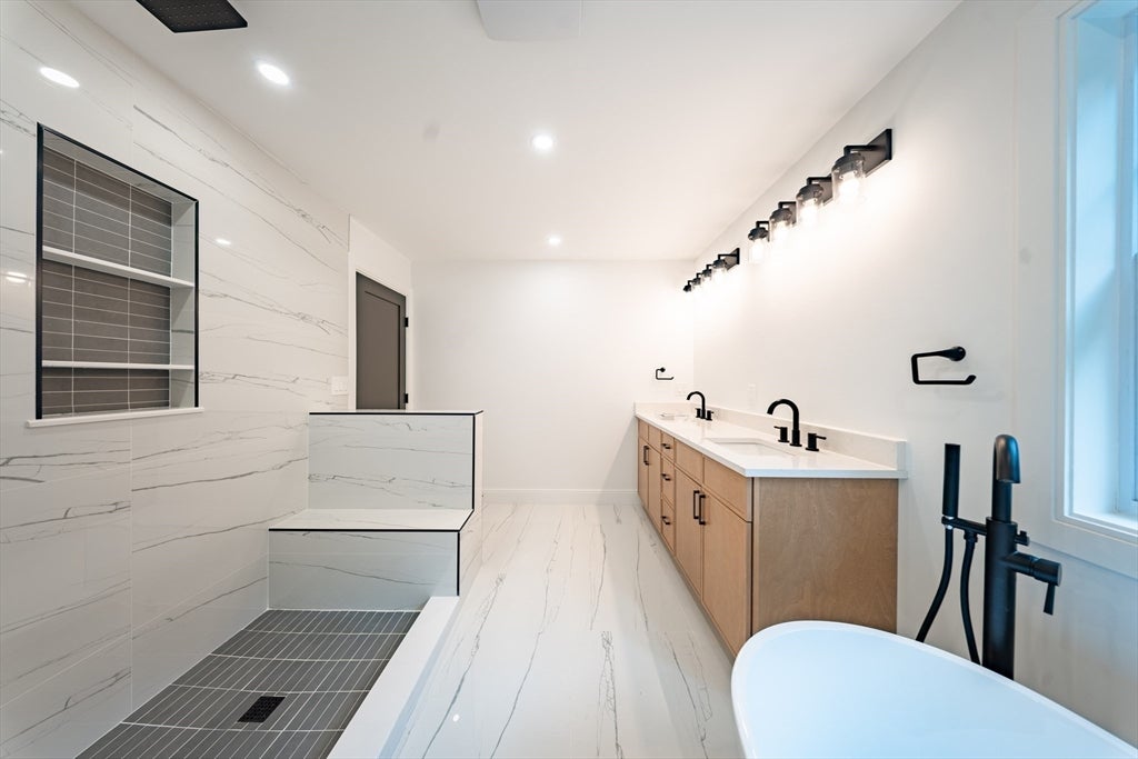 Southborough, Massachusetts, 01772, United States, 4 Bedrooms Bedrooms, ,5 BathroomsBathrooms,Residential,Active,2007207