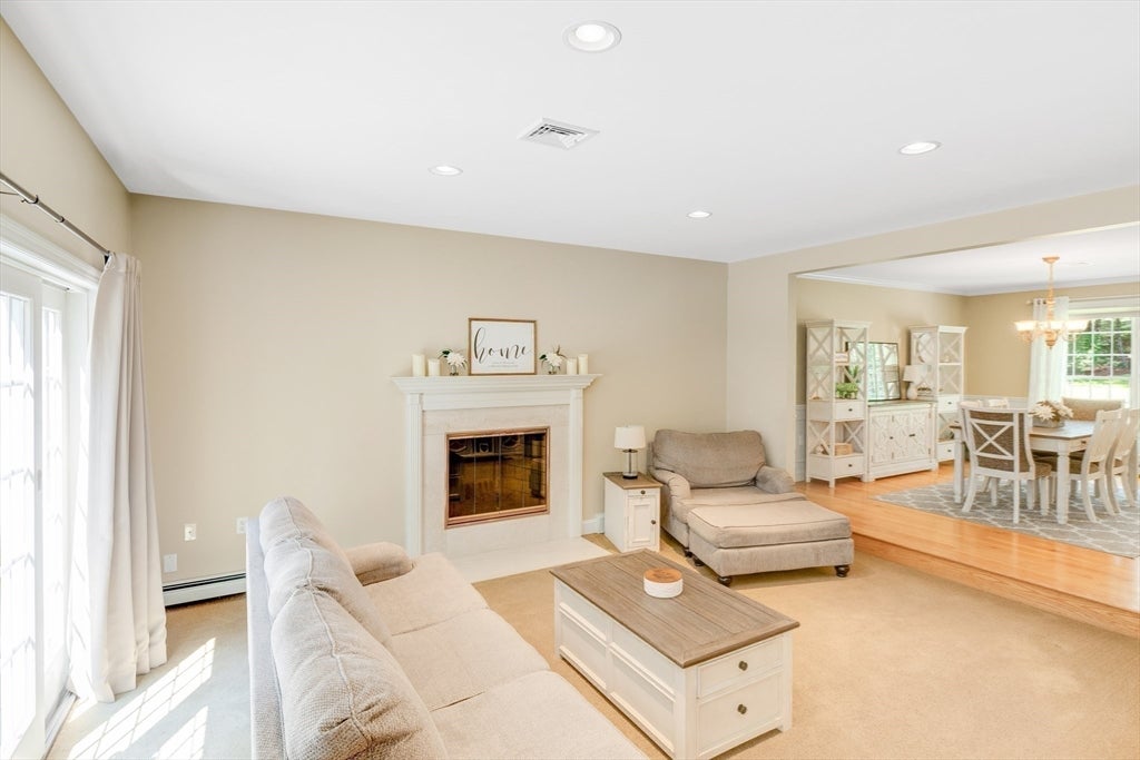 Ipswich, Massachusetts, 01938, United States, 4 Bedrooms Bedrooms, ,3 BathroomsBathrooms,Residential,Active,1922346