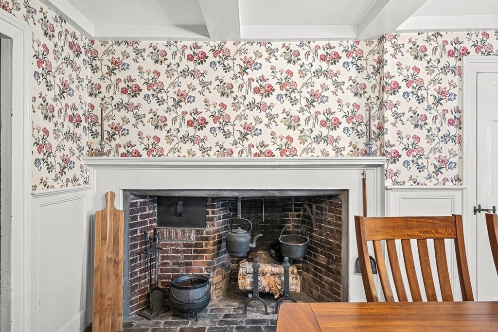 Beverly, Massachusetts, 01915, United States, 3 Bedrooms Bedrooms, ,2 BathroomsBathrooms,Residential,Active,1936404