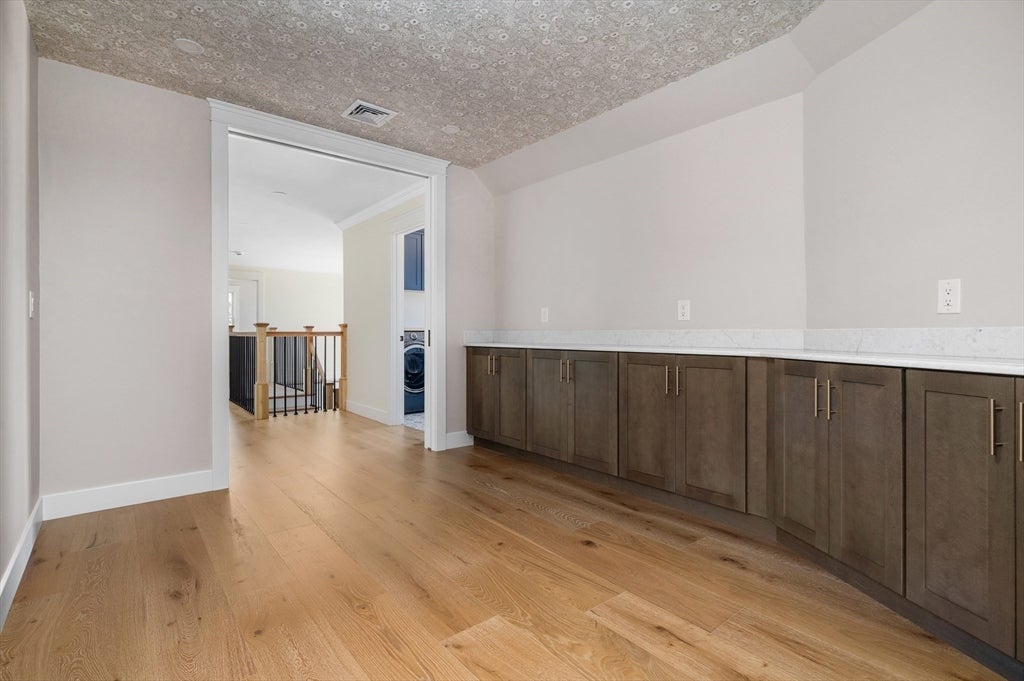 Lincoln, Rhode Island, 02865, United States, ,3 BathroomsBathrooms,Residential,Active,1843459