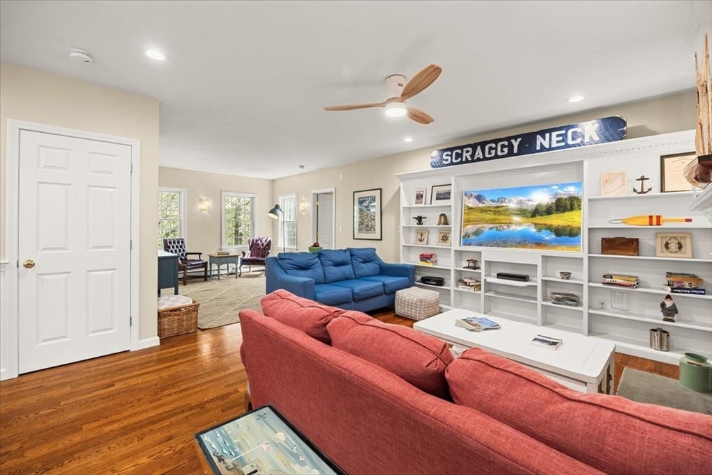 Bourne, Massachusetts, 02532, United States, 4 Bedrooms Bedrooms, ,4 BathroomsBathrooms,Residential,Active,2052070