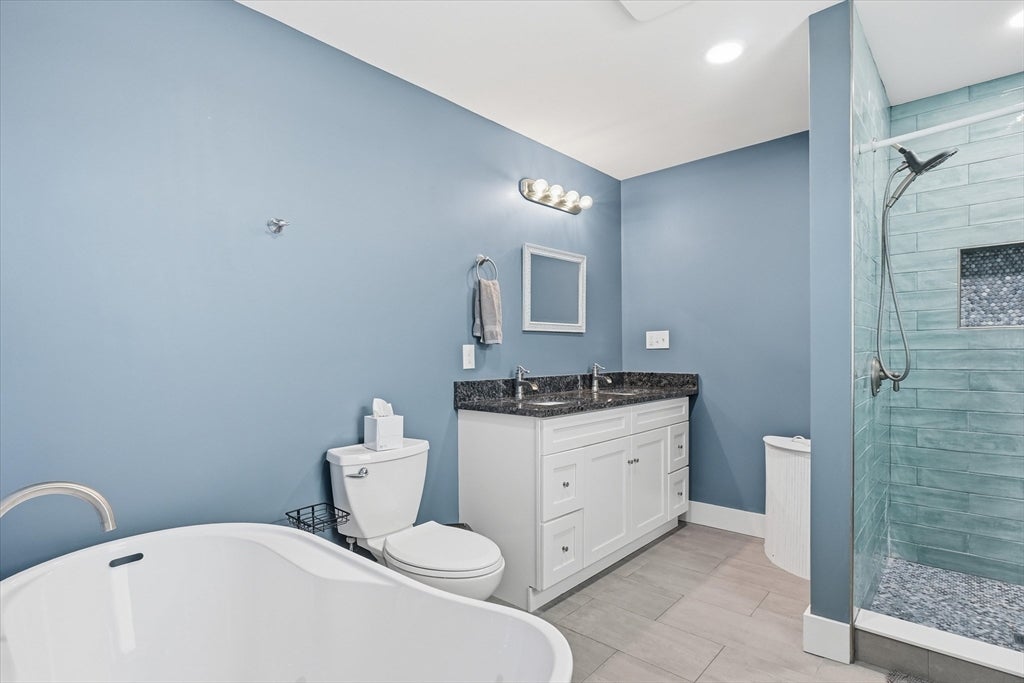 Lynn, Massachusetts, 01904, United States, 5 Bedrooms Bedrooms, ,3 BathroomsBathrooms,Residential,Active,2043805