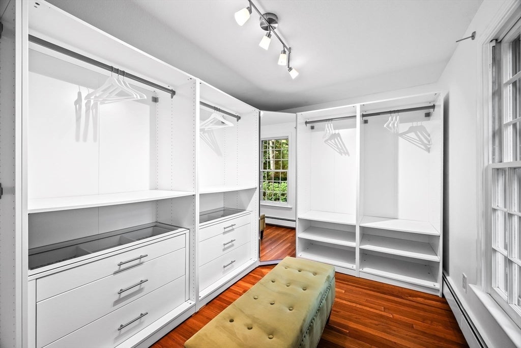 Boxford, Massachusetts, 01921, United States, 4 Bedrooms Bedrooms, ,4 BathroomsBathrooms,Residential,Active,1858684