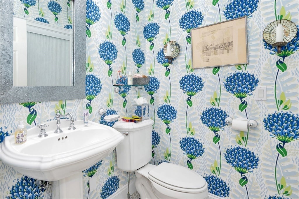 Gloucester, Massachusetts, 01930, United States, 4 Bedrooms Bedrooms, ,3 BathroomsBathrooms,Residential,Active,1929470