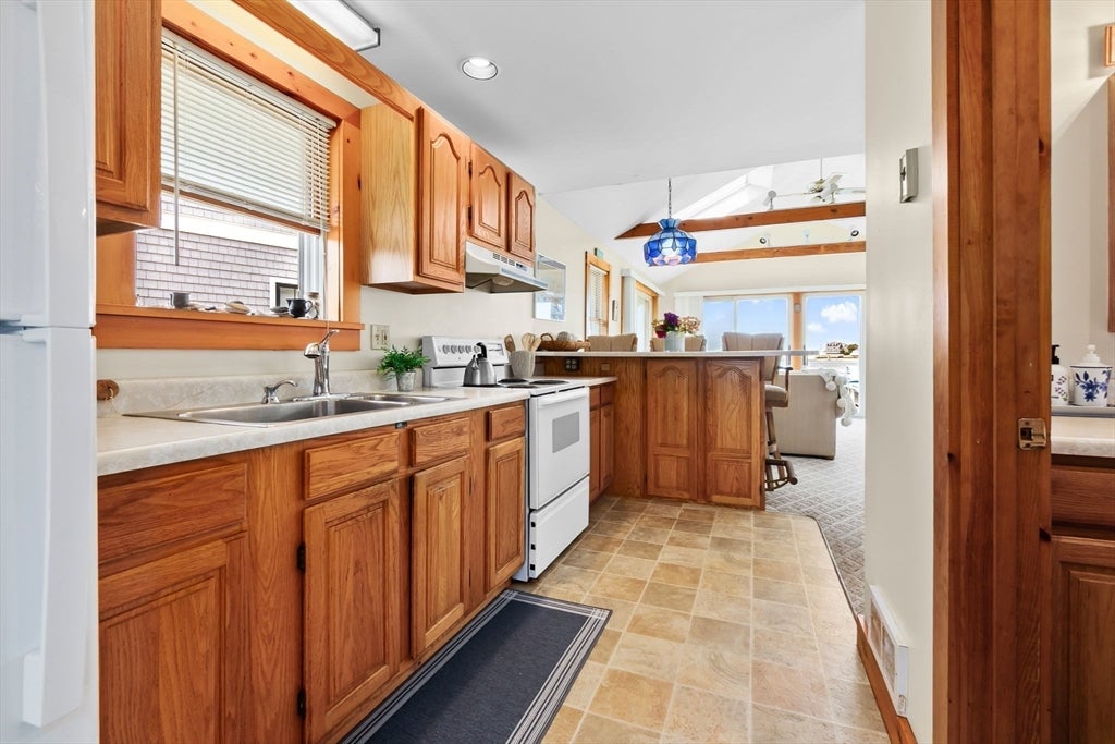 Newburyport, Massachusetts, 01950, United States, 2 Bedrooms Bedrooms, ,1 BathroomBathrooms,Residential,Active,1920272