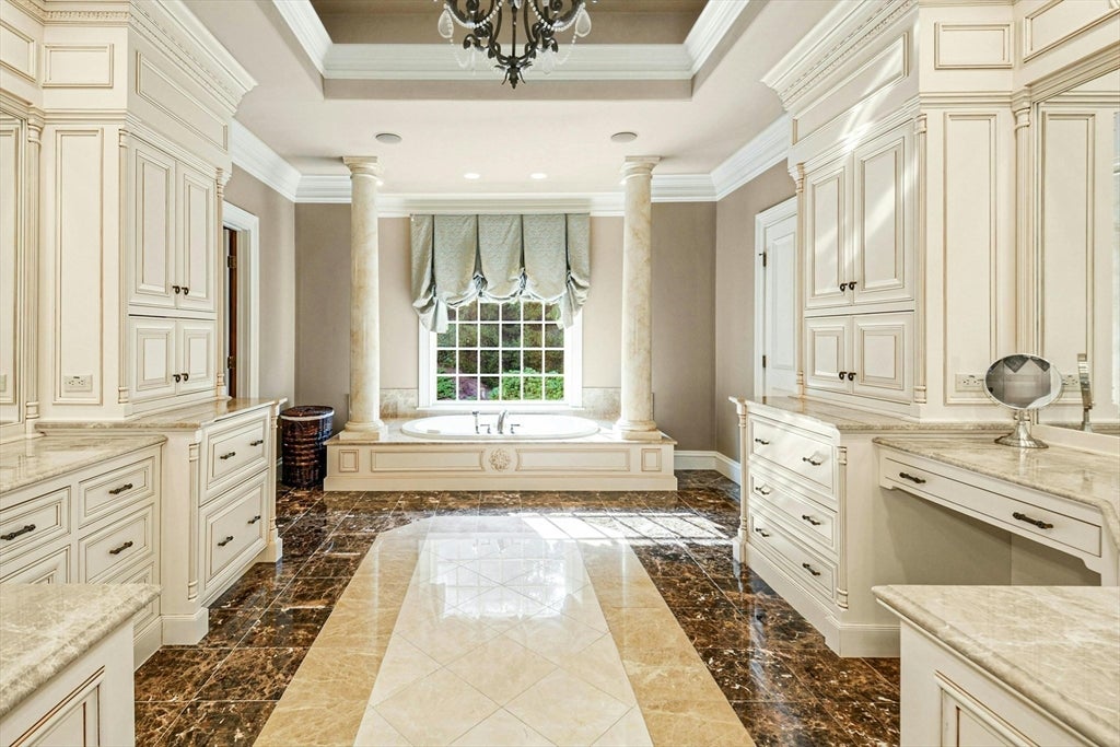 Hopkinton, Massachusetts, 01748, United States, 5 Bedrooms Bedrooms, ,8 BathroomsBathrooms,Residential,Active,1953005