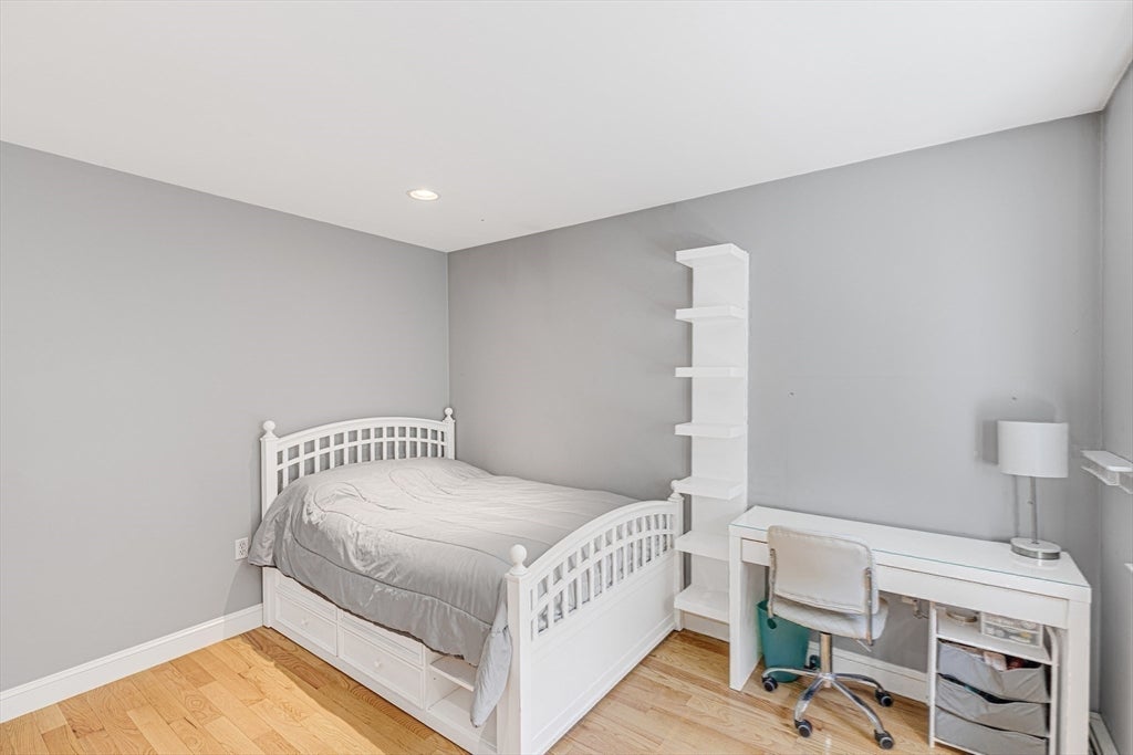 Ipswich, Massachusetts, 01938, United States, 4 Bedrooms Bedrooms, ,3 BathroomsBathrooms,Residential,Active,1922346
