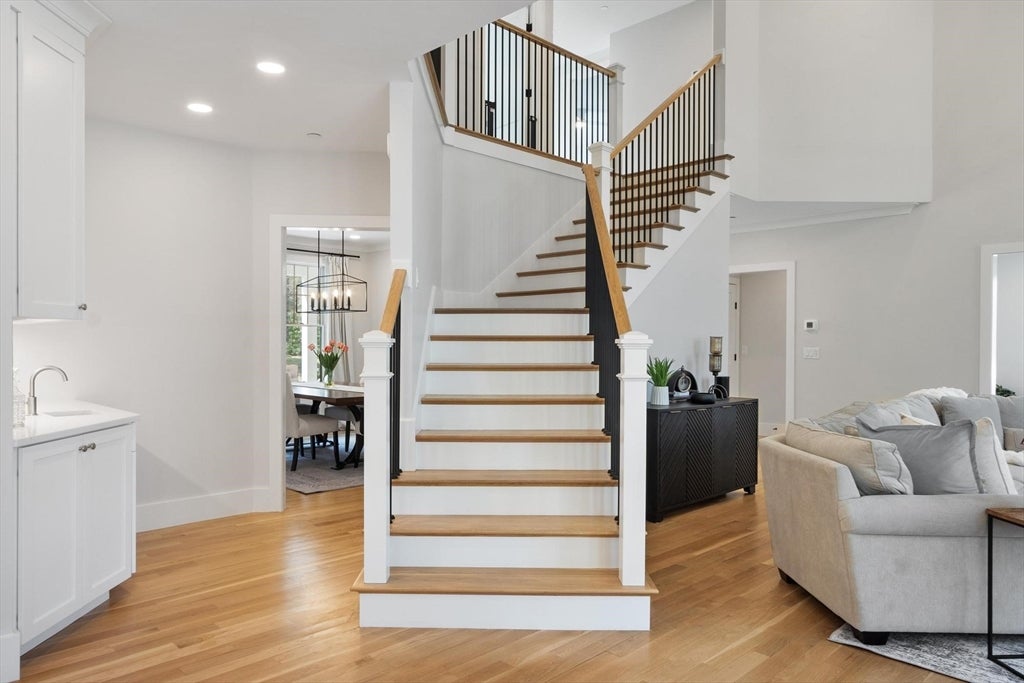 Hopkinton, Massachusetts, 01748, United States, 4 Bedrooms Bedrooms, ,6 BathroomsBathrooms,Residential,Active,2044538