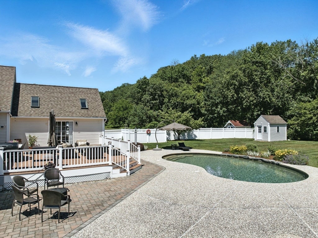 Westford, Massachusetts, 01886, United States, 4 Bedrooms Bedrooms, ,4 BathroomsBathrooms,Residential,Active,1971779