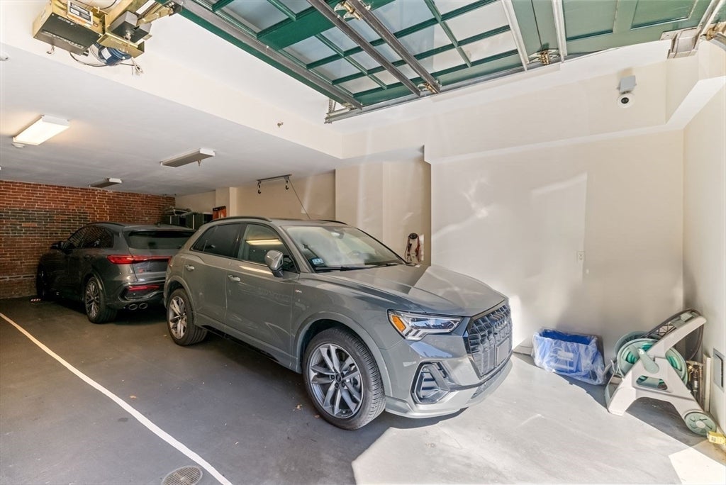 Boston, Massachusetts, 02108, United States, 3 Bedrooms Bedrooms, ,4 BathroomsBathrooms,Residential,Active,1960165