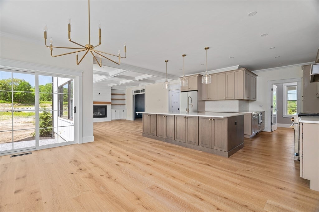 Lincoln, Rhode Island, 02865, United States, ,3 BathroomsBathrooms,Residential,Active,1843459