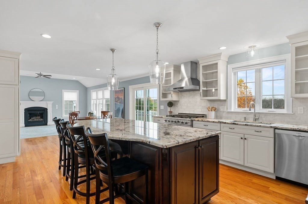 West Newbury, Massachusetts, 01985, United States, 4 Bedrooms Bedrooms, ,4 BathroomsBathrooms,Residential,Active,1986888