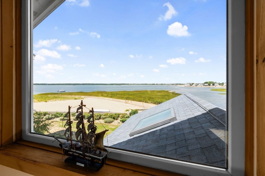 Newburyport, Massachusetts, 01950, United States, 2 Bedrooms Bedrooms, ,1 BathroomBathrooms,Residential,Active,1920272
