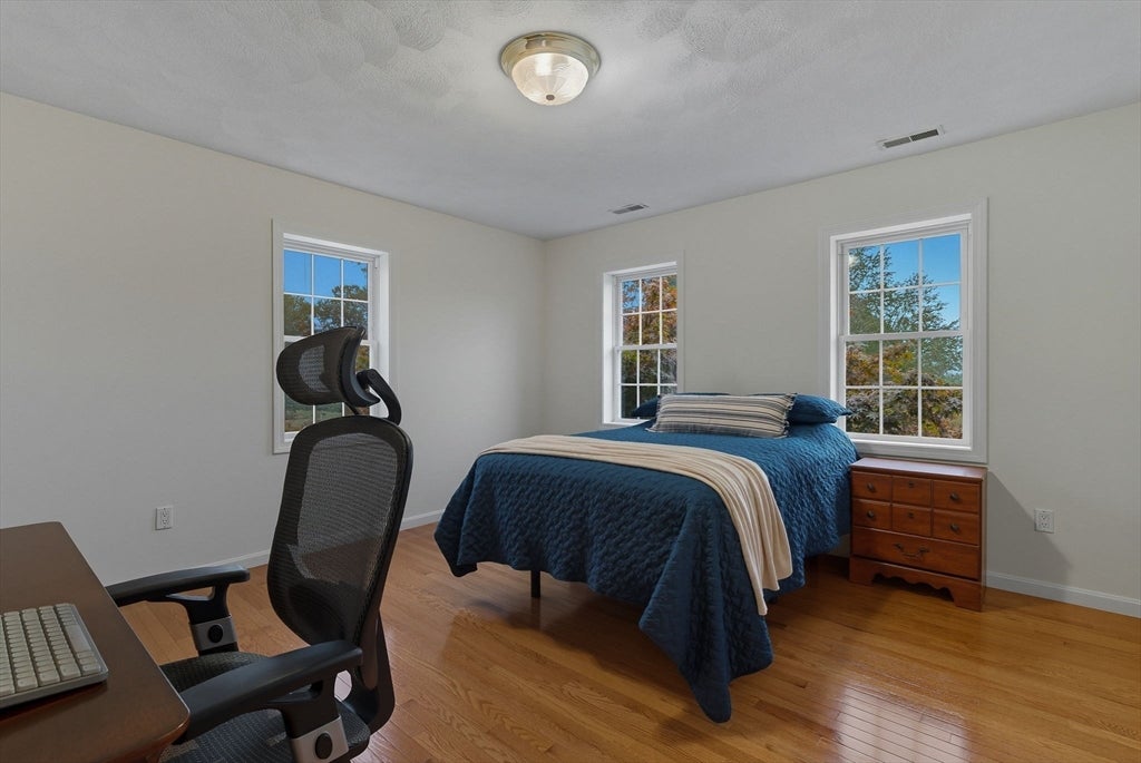 Westford, Massachusetts, 01886, United States, 4 Bedrooms Bedrooms, ,4 BathroomsBathrooms,Residential,Active,1971779