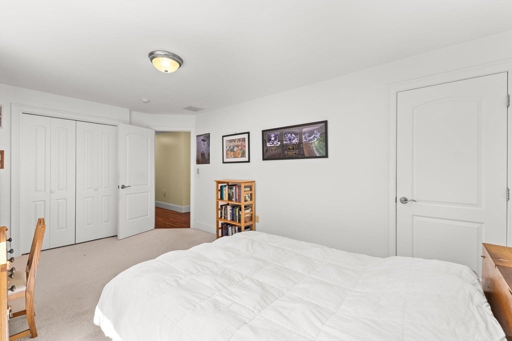 Lakeville, Massachusetts, 02347, United States, 5 Bedrooms Bedrooms, ,5 BathroomsBathrooms,Residential,Active,1867904