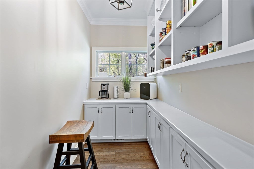 Easton, Massachusetts, 02356, United States, 5 Bedrooms Bedrooms, ,6 BathroomsBathrooms,Residential,Active,1968388