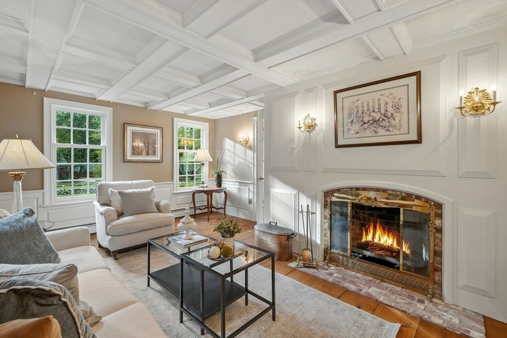 Topsfield, Massachusetts, 01983, United States, 6 Bedrooms Bedrooms, ,4 BathroomsBathrooms,Residential,Active,1936130