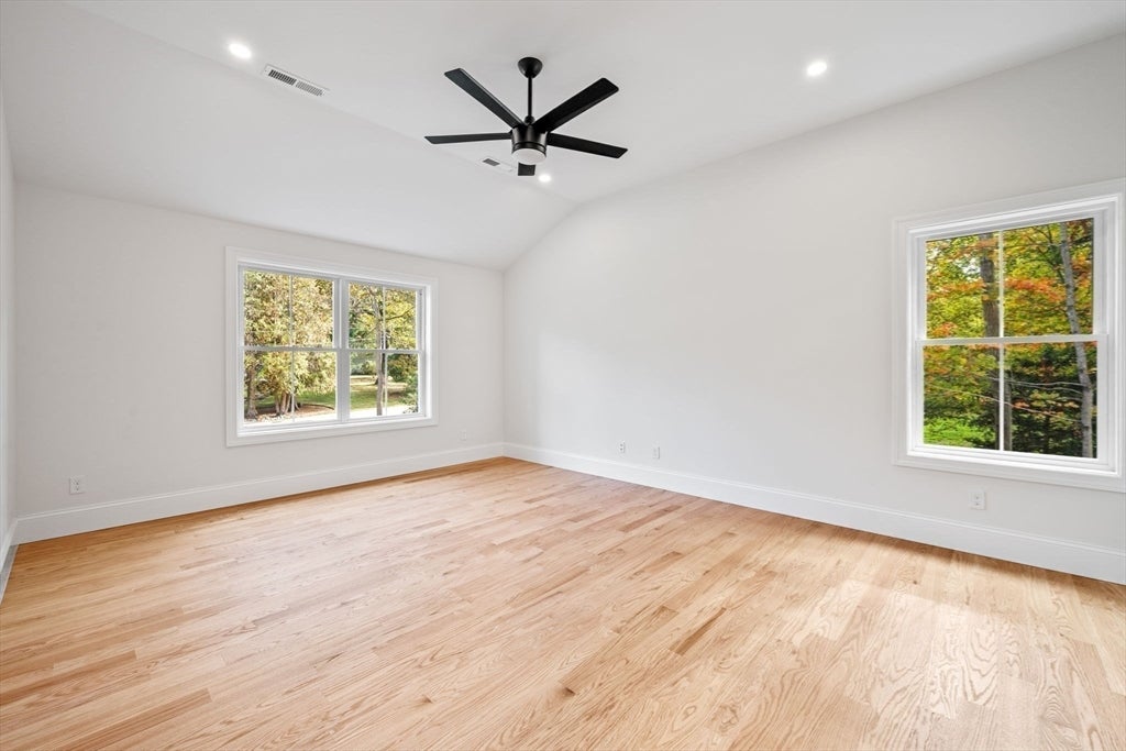 Topsfield, Massachusetts, 01983, United States, 4 Bedrooms Bedrooms, ,3 BathroomsBathrooms,Residential,Active,1962184