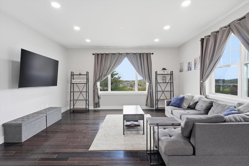 Lynn, Massachusetts, 01904, United States, 5 Bedrooms Bedrooms, ,3 BathroomsBathrooms,Residential,Active,2043805