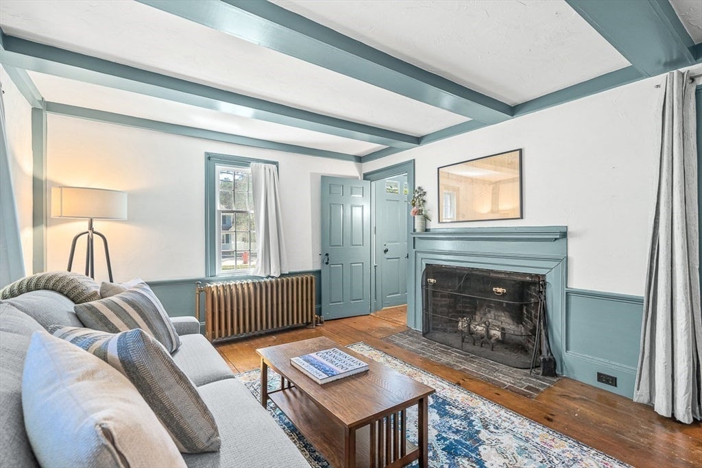 Beverly, Massachusetts, 01915, United States, 3 Bedrooms Bedrooms, ,2 BathroomsBathrooms,Residential,Active,1936404