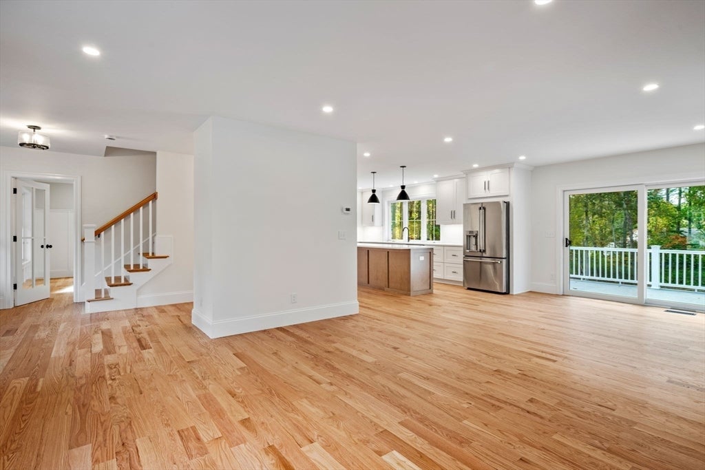 Topsfield, Massachusetts, 01983, United States, 4 Bedrooms Bedrooms, ,3 BathroomsBathrooms,Residential,Active,1962184